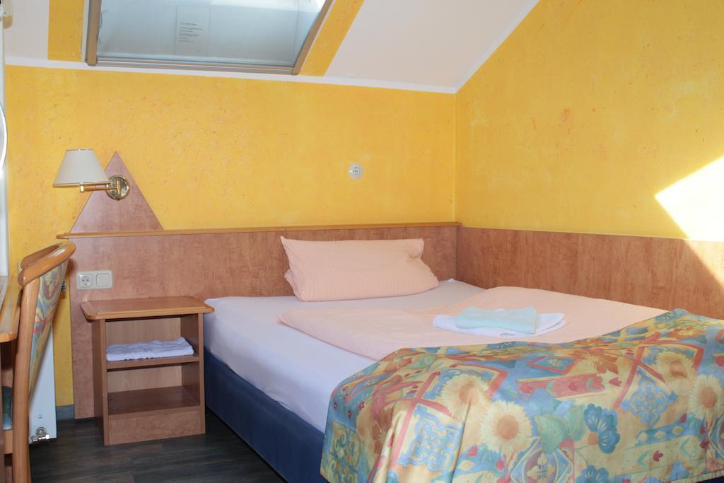 Garni Zum Adler Hotel Gensingen Camera foto