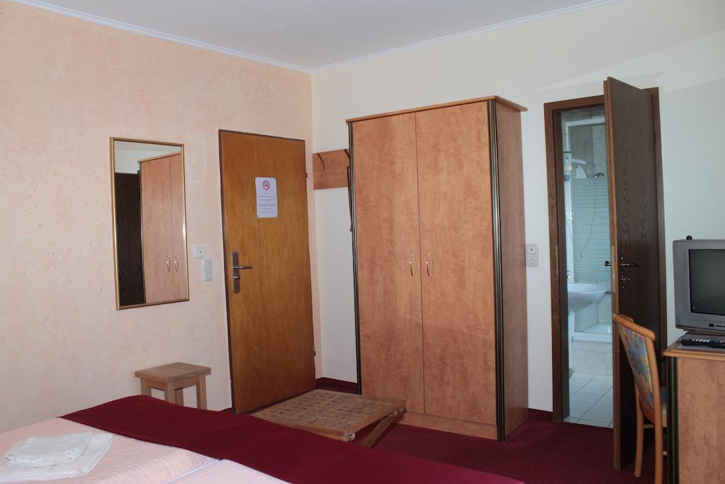 Garni Zum Adler Hotel Gensingen Esterno foto