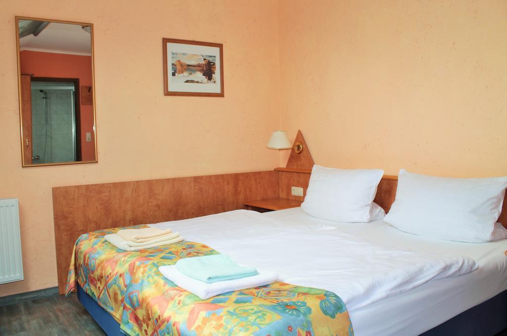 Garni Zum Adler Hotel Gensingen Camera foto