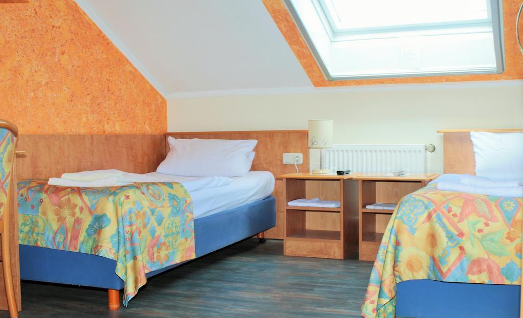 Garni Zum Adler Hotel Gensingen Camera foto