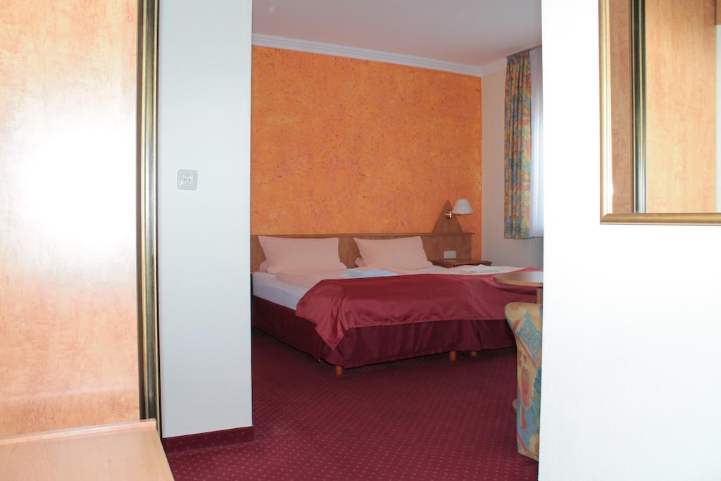 Garni Zum Adler Hotel Gensingen Camera foto