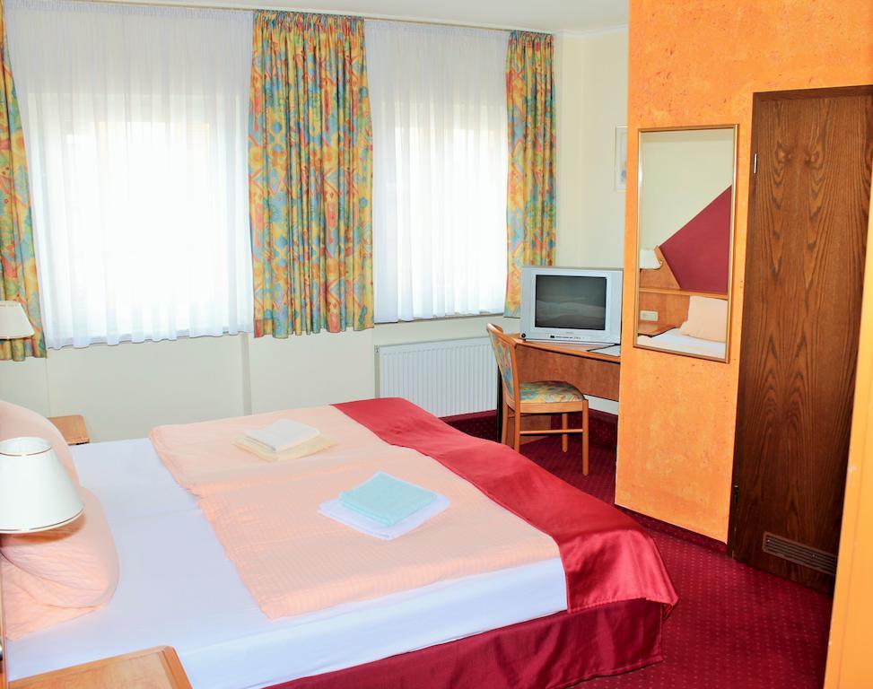 Garni Zum Adler Hotel Gensingen Camera foto