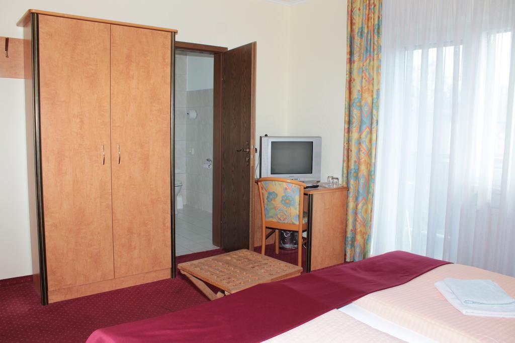 Garni Zum Adler Hotel Gensingen Camera foto