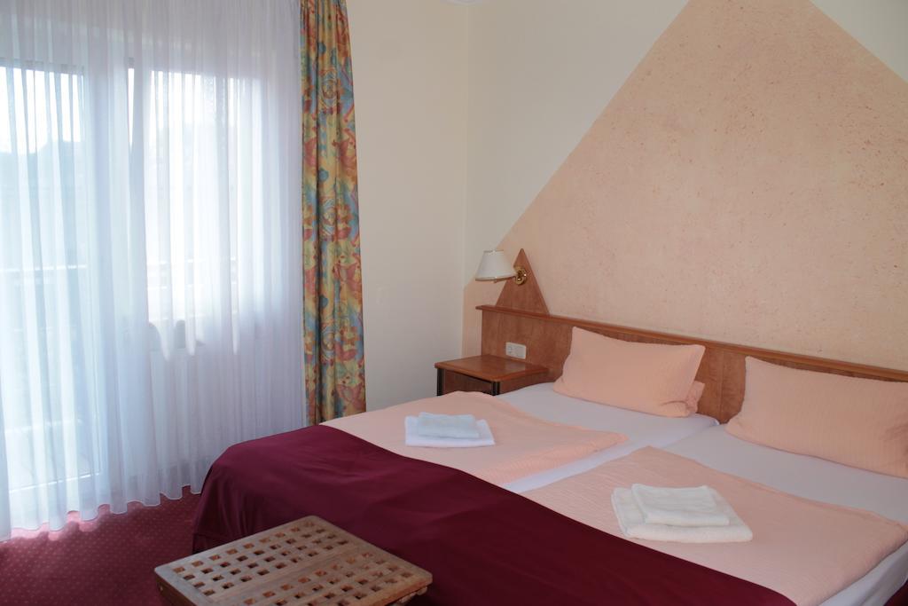 Garni Zum Adler Hotel Gensingen Camera foto
