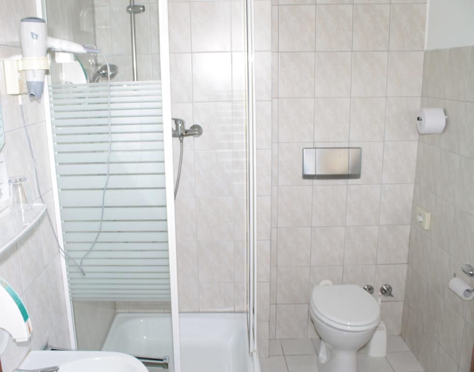 Garni Zum Adler Hotel Gensingen Camera foto