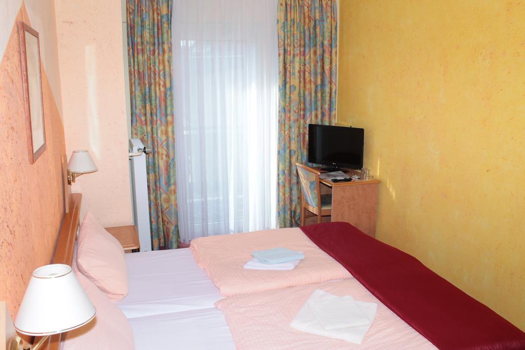 Garni Zum Adler Hotel Gensingen Camera foto