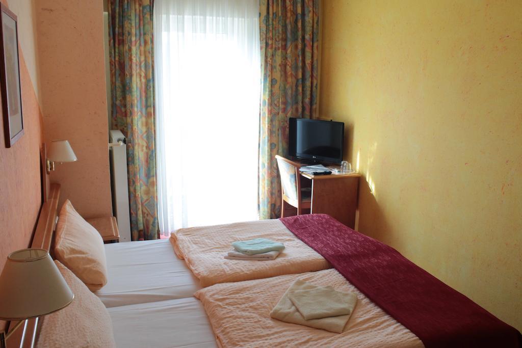 Garni Zum Adler Hotel Gensingen Camera foto